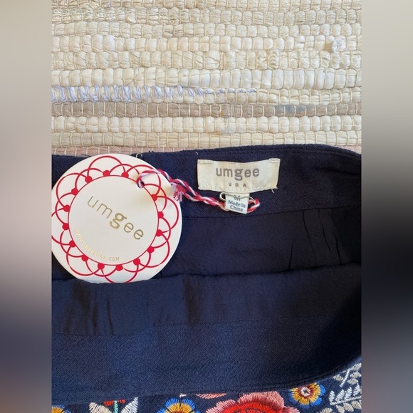 Umgee Floral Embroidered Navy Mini Skirt NWT Size M - Picture 5 of 9